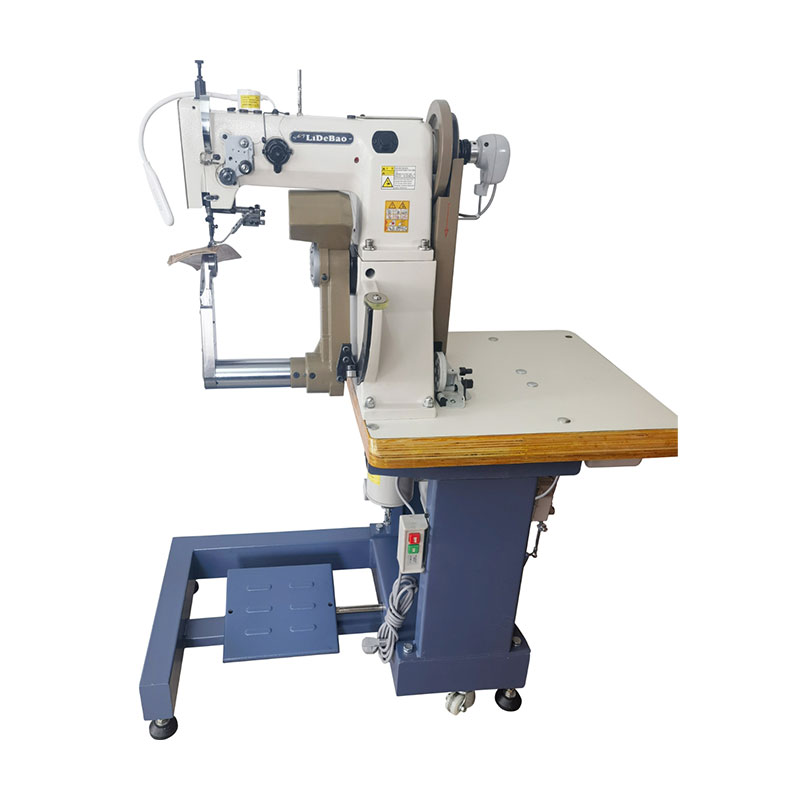 Máquina de coser con brazo giratorio en forma de U